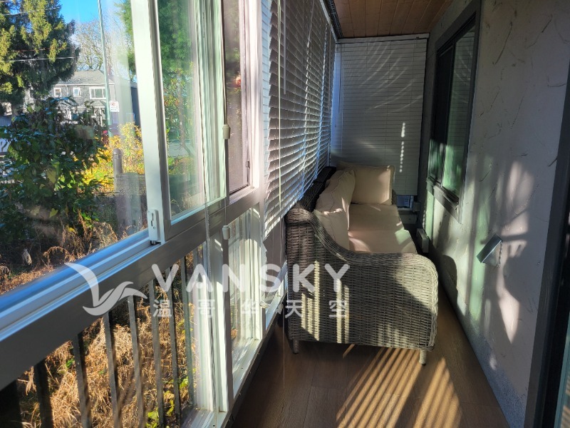 260718215918_7.Closed Balcony 1.jpg